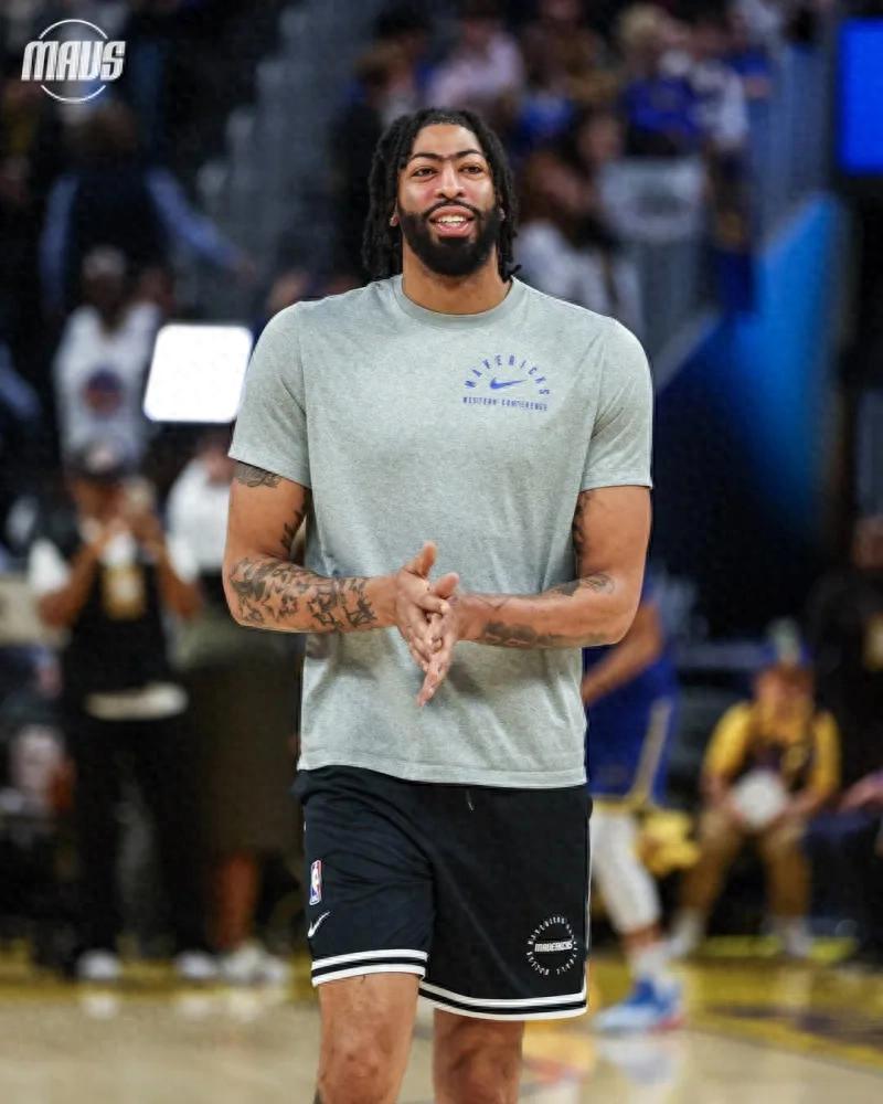 熊猫电竞 -关于达拉斯独行侠训练开放日，窗口期回应争议引欢呼，欧联在即，训练强度明显提升的信息