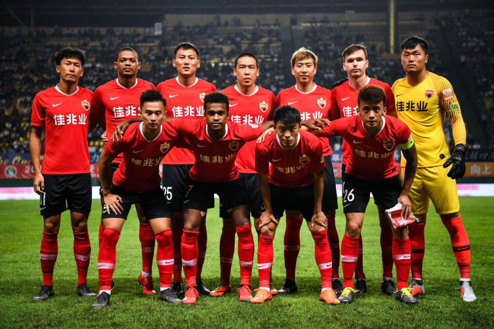 德国杯赛程吃紧；托特纳姆转会期复出首秀；压力陡增；更衣室氛围转暖 